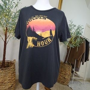 GOLDEN HOUR GRAPHIC TEE